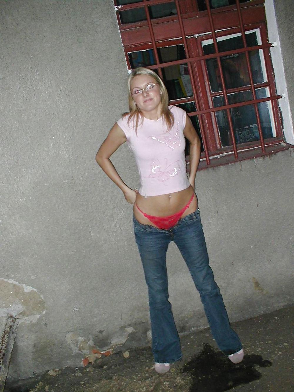 20P Love a long legged blonde...