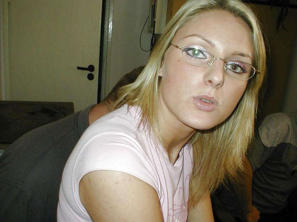 20P Love a long legged blonde...
