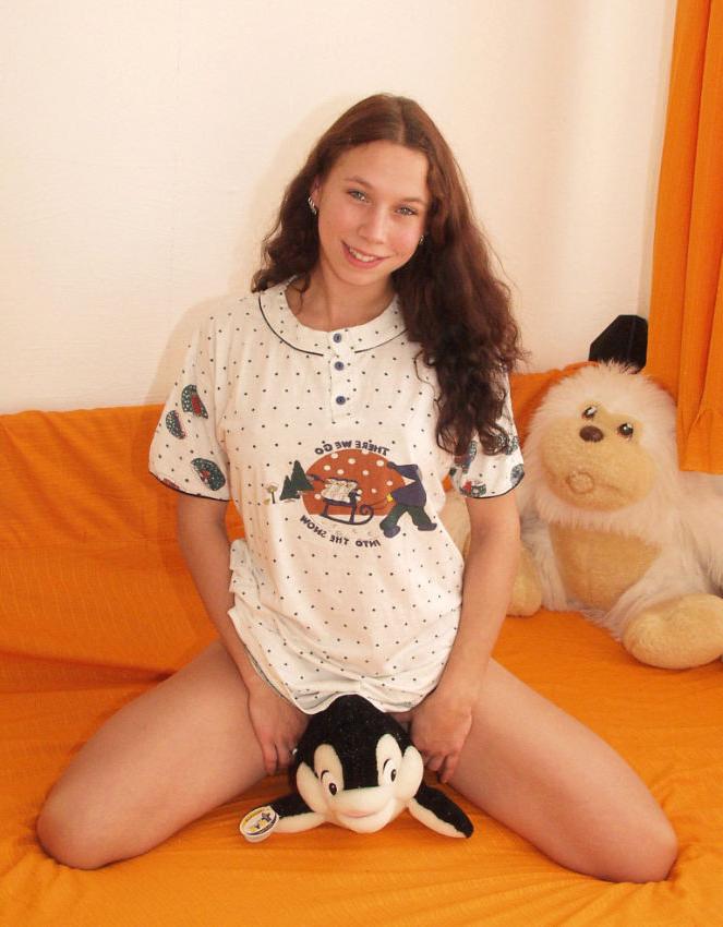 20P Awesome body teen lonely in bedroom