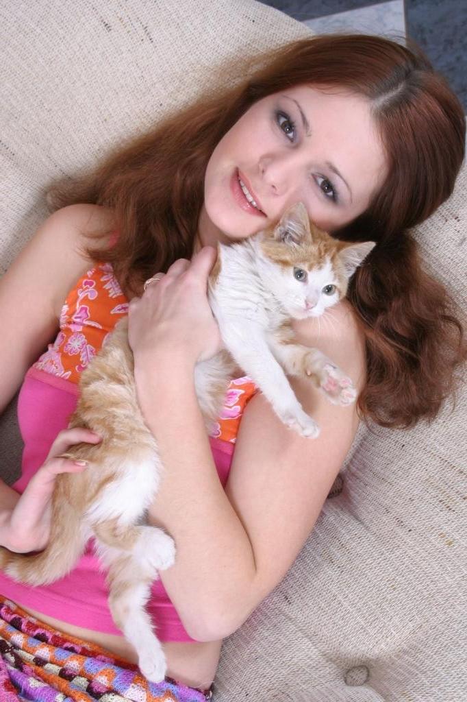 20P Gorgeous brunette amteur teen loves strip teasing on couch