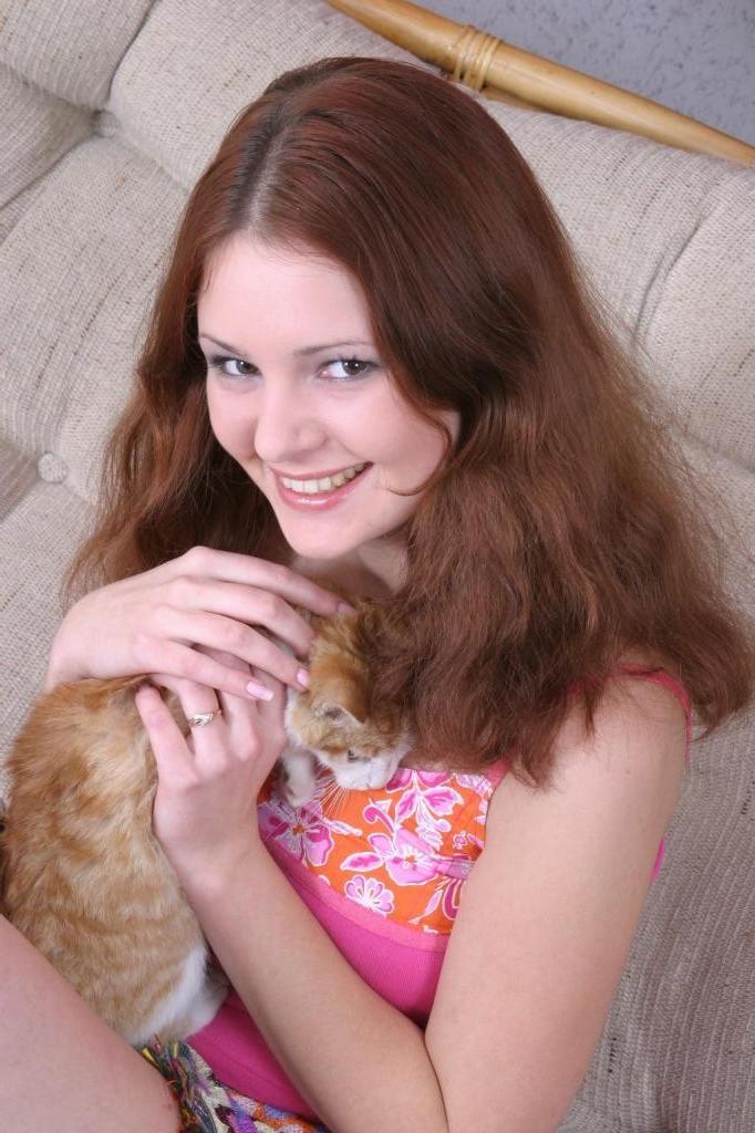 20P Gorgeous brunette amteur teen loves strip teasing on couch