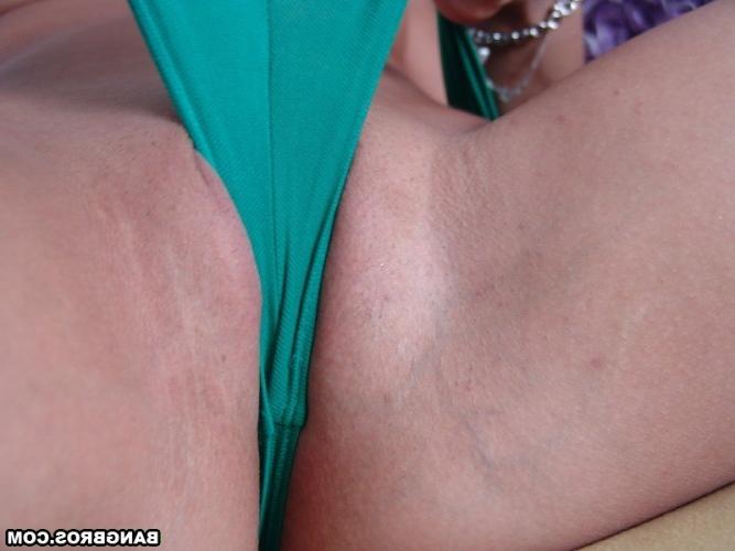 16P Puffy cameltoe pussy on this brunette