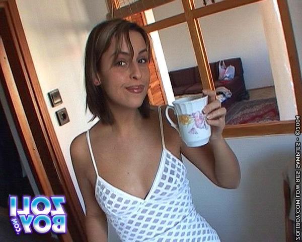 16P Brunette peeing, toying and inserts a speculum