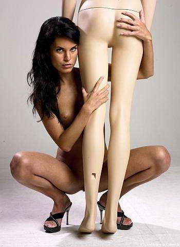 25P Brunette tounging plastic doll