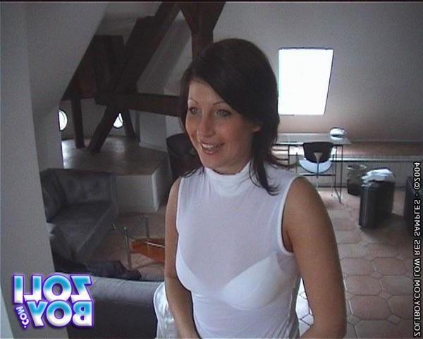 16P Brunette babe peeing, sucking and gets facial