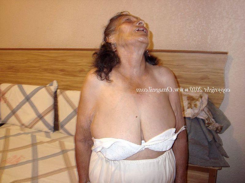 15P Enjoy videos of older women on the oldest granny web site