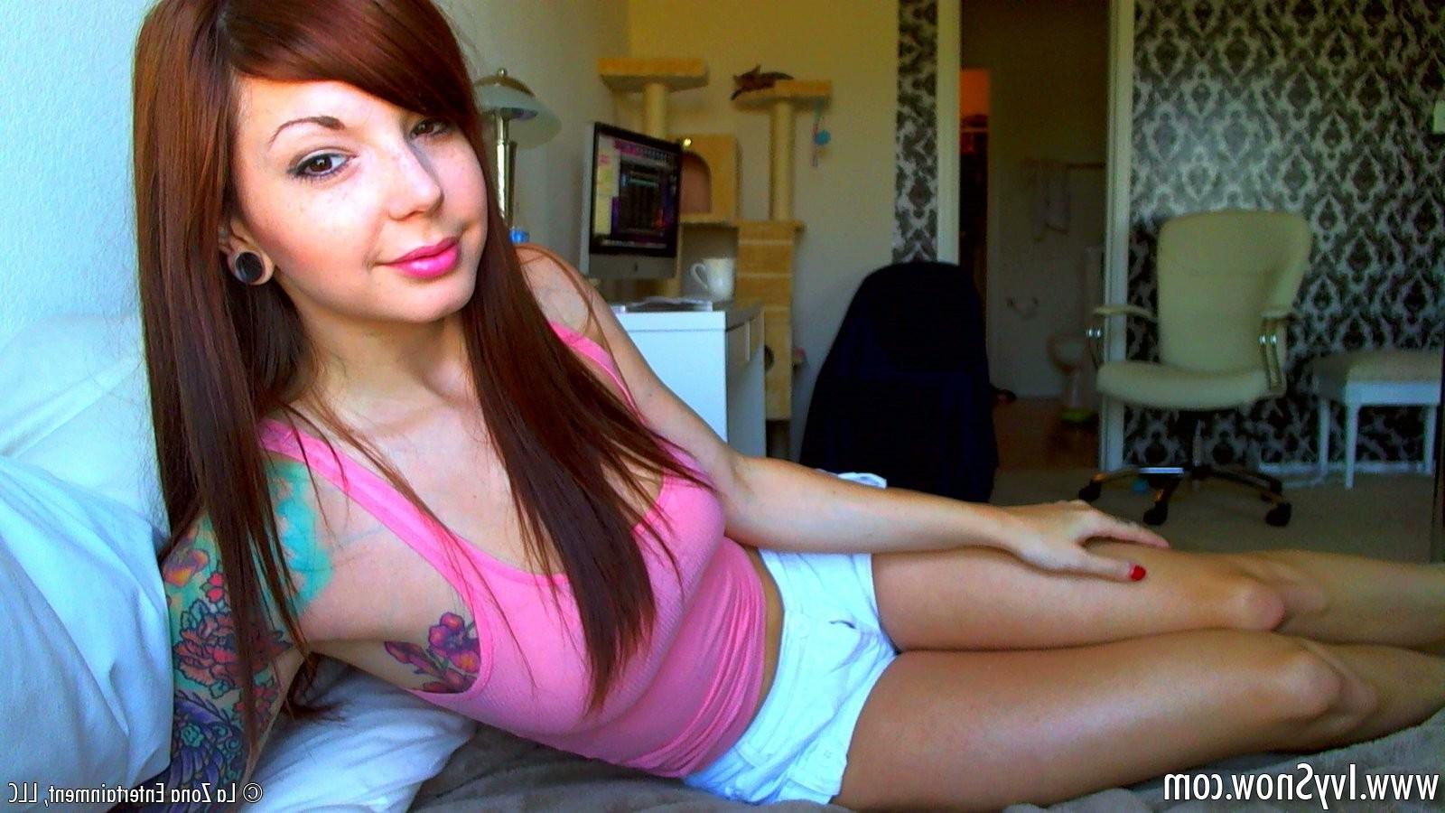 15P Ivy Snow feels like a summer day and gets all comfy and nude
