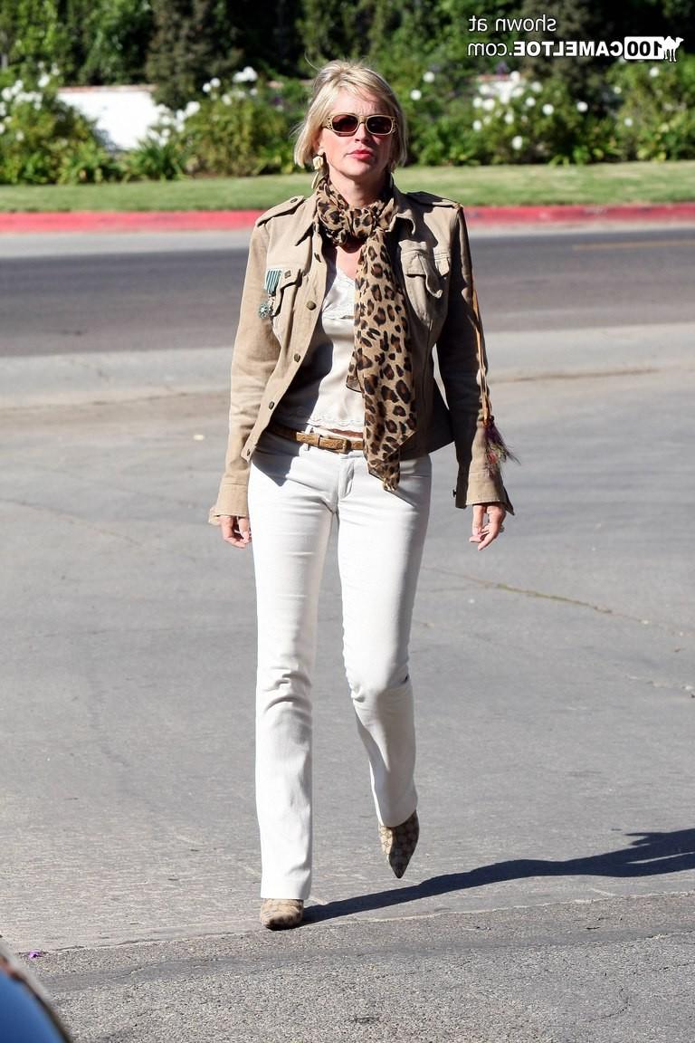 12P Hunter captured Sharon Stone's spy cameltoe