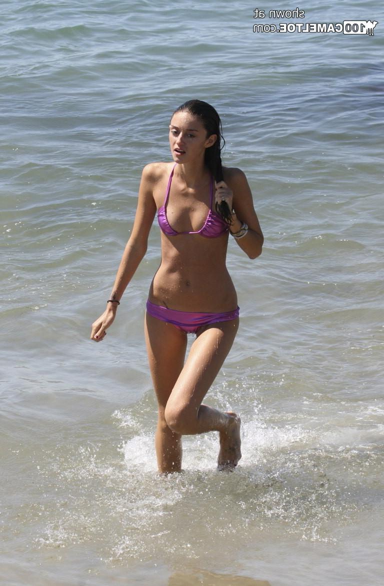 12P Beach bikini cameltoe of Caroline Damore