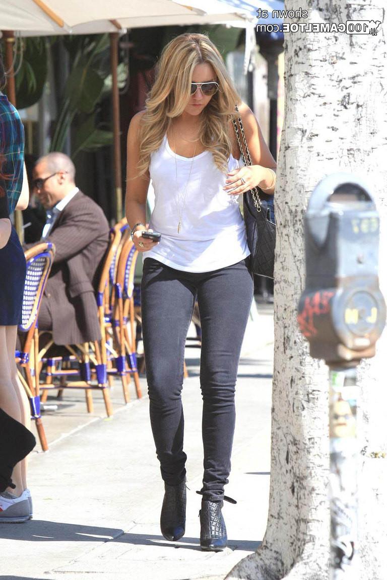 12P Amanda Bynes tight jeans and shorts cameltoe