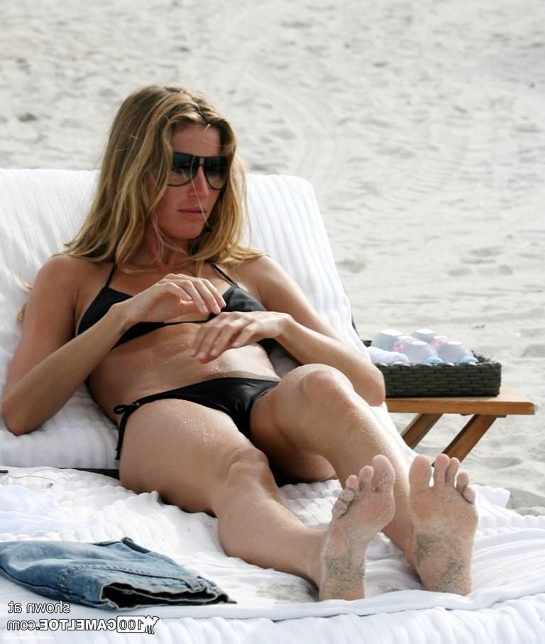 12P Celebrity blondes exposing sexy cameltoes