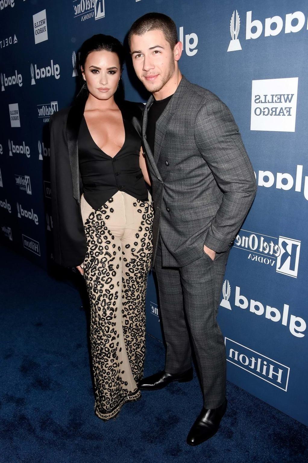 16P Demi Lovato showing huge cleavage and cameltoe