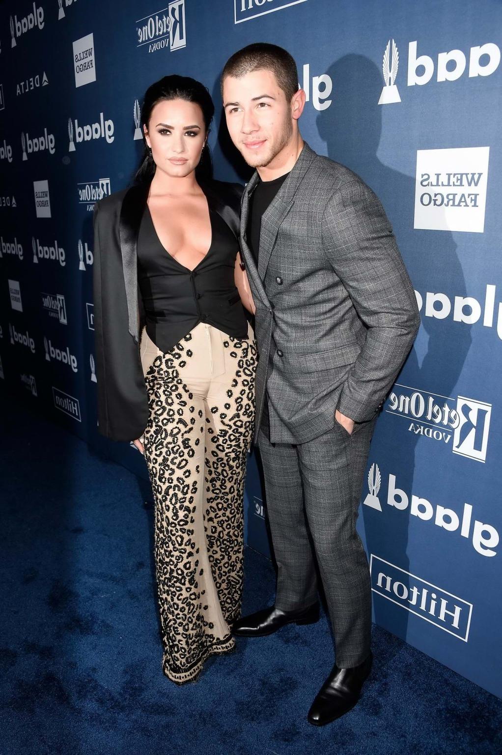 16P Demi Lovato showing huge cleavage and cameltoe