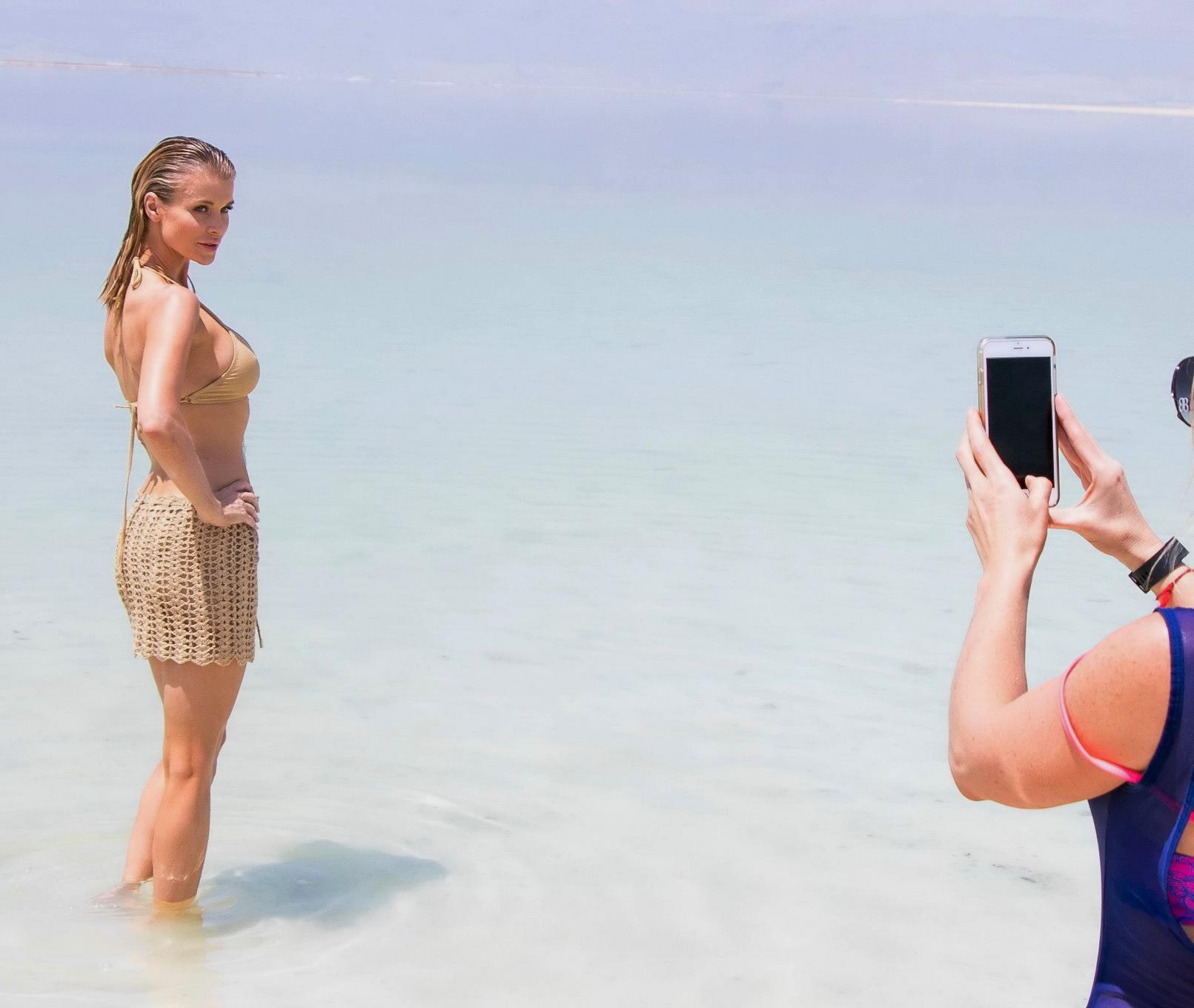 16P Joanna Krupa showing pokies and cameltoe in bikini
