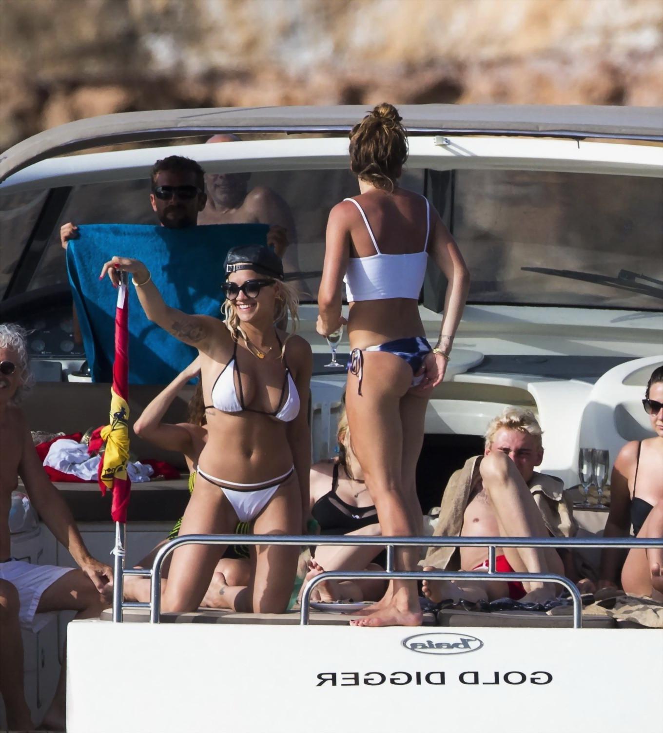 16P Rita Ora showing bikini pokies ass and cameltoe