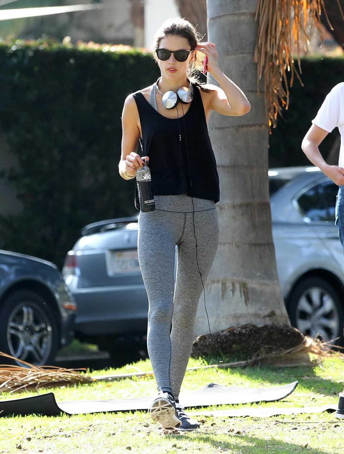 16P Alessandra Ambrosio shows off her ass in tights while working out at a park in S