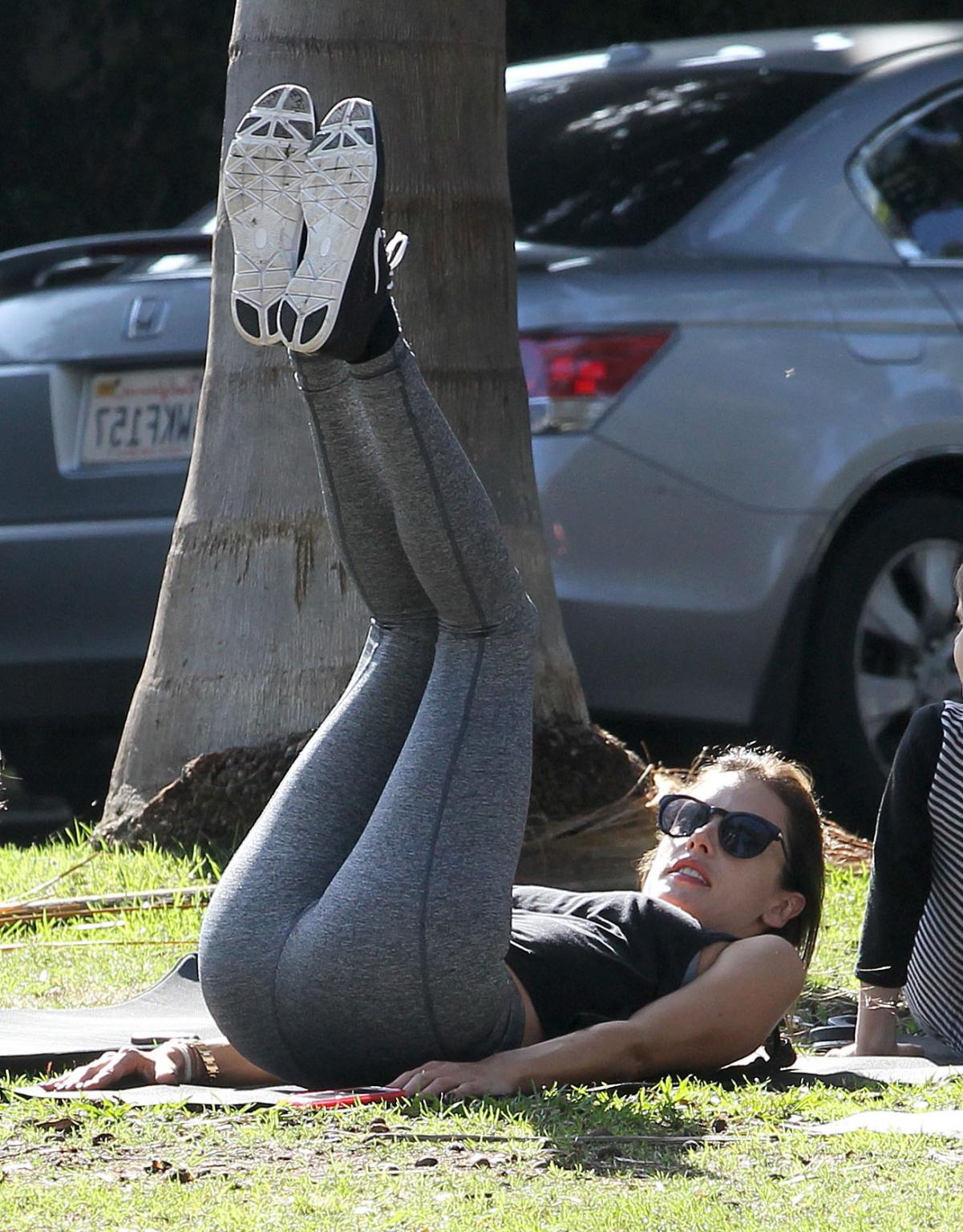 16P Alessandra Ambrosio shows off her ass in tights while working out at a park in S