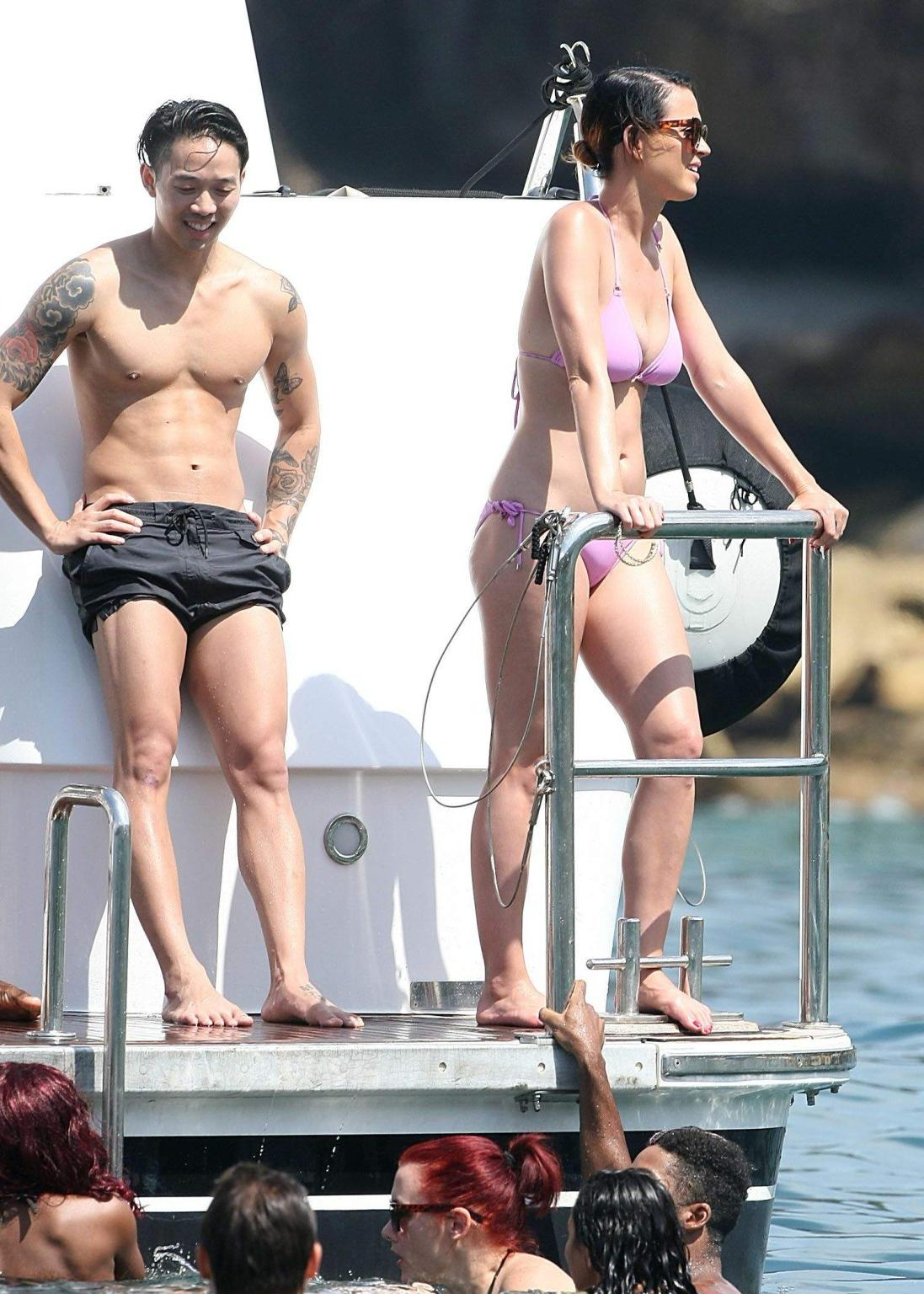 16P Katy Perry präsentiert ihren Bikini-Body und ihre Cameltoes auf einer Yacht in Sydney