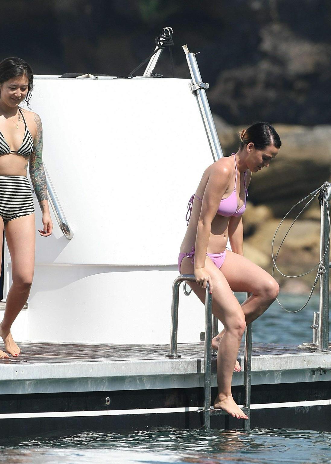 16P Katy Perry präsentiert ihren Bikini-Body und ihre Cameltoes auf einer Yacht in Sydney