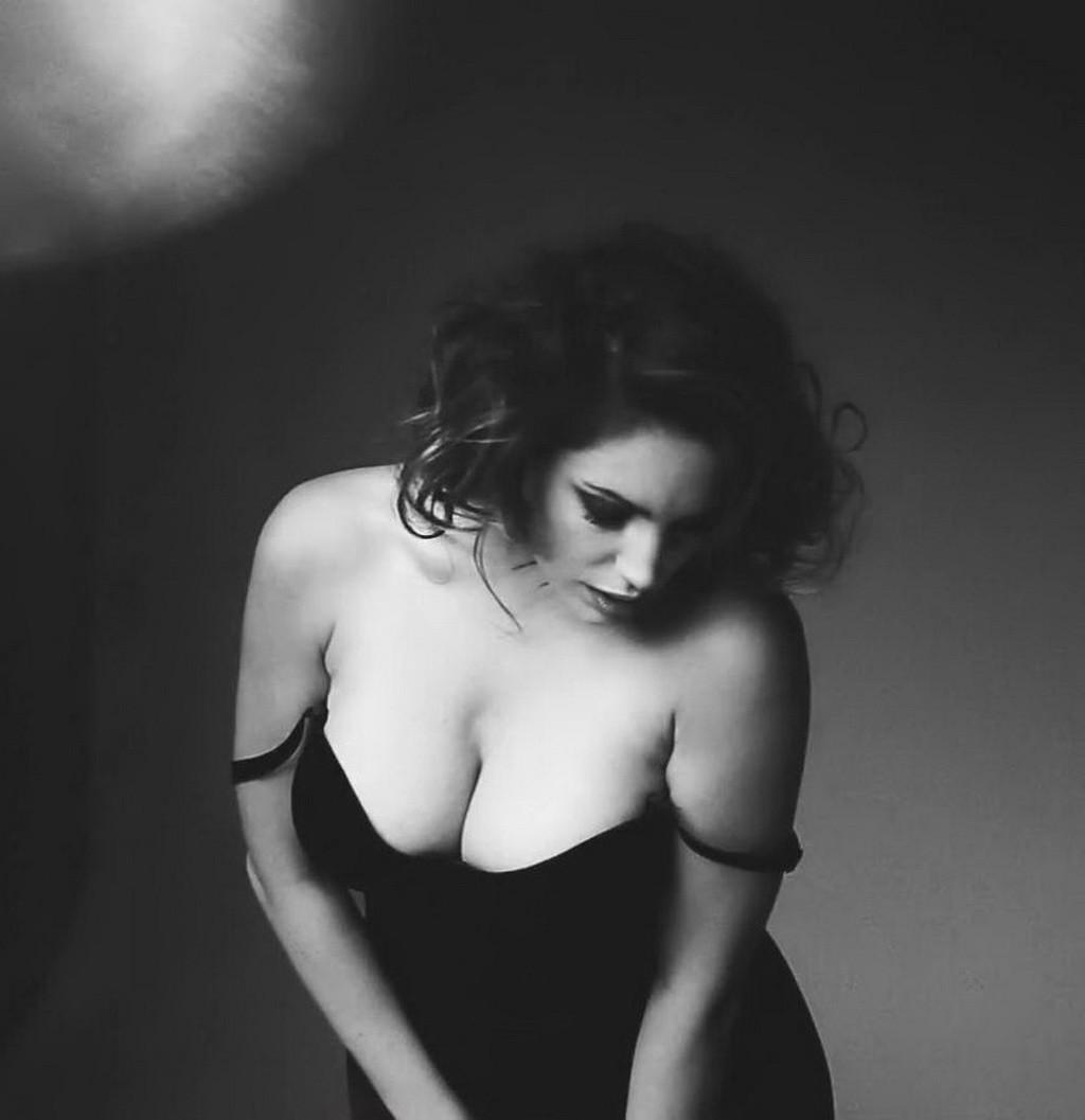 16P Kelly Brook wearing skimpy black lingerie for her 2015 Calendar monochrome video