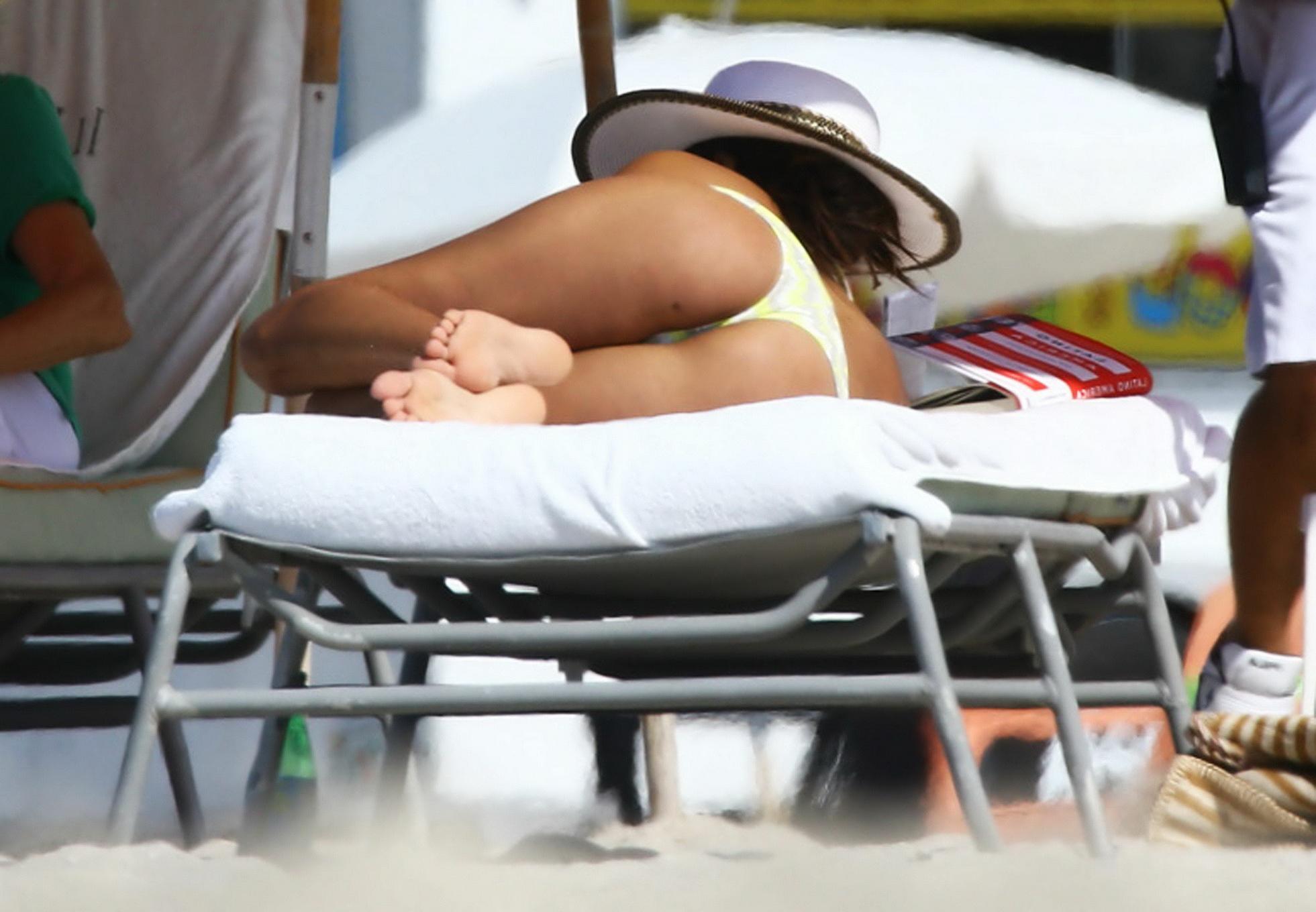 16P Eva Longoria shows her ass and cameltoe while tanning topless at the beach in Mi
