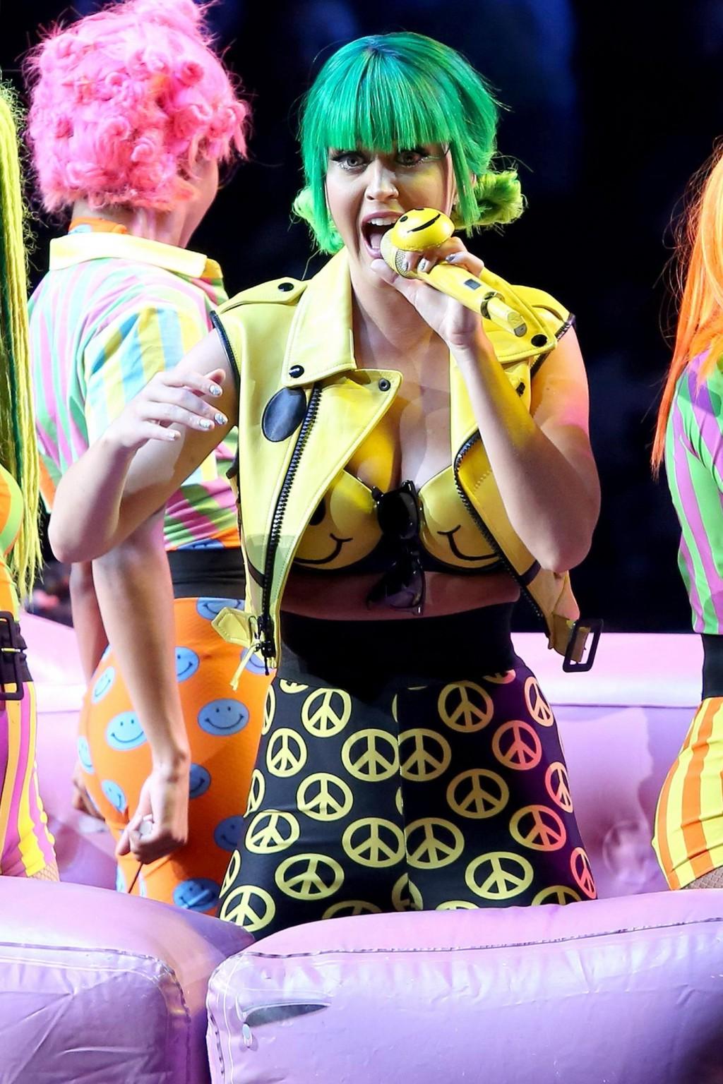 16P Katy Perry looking like a busty hentai character at her Prismatic concert tour i