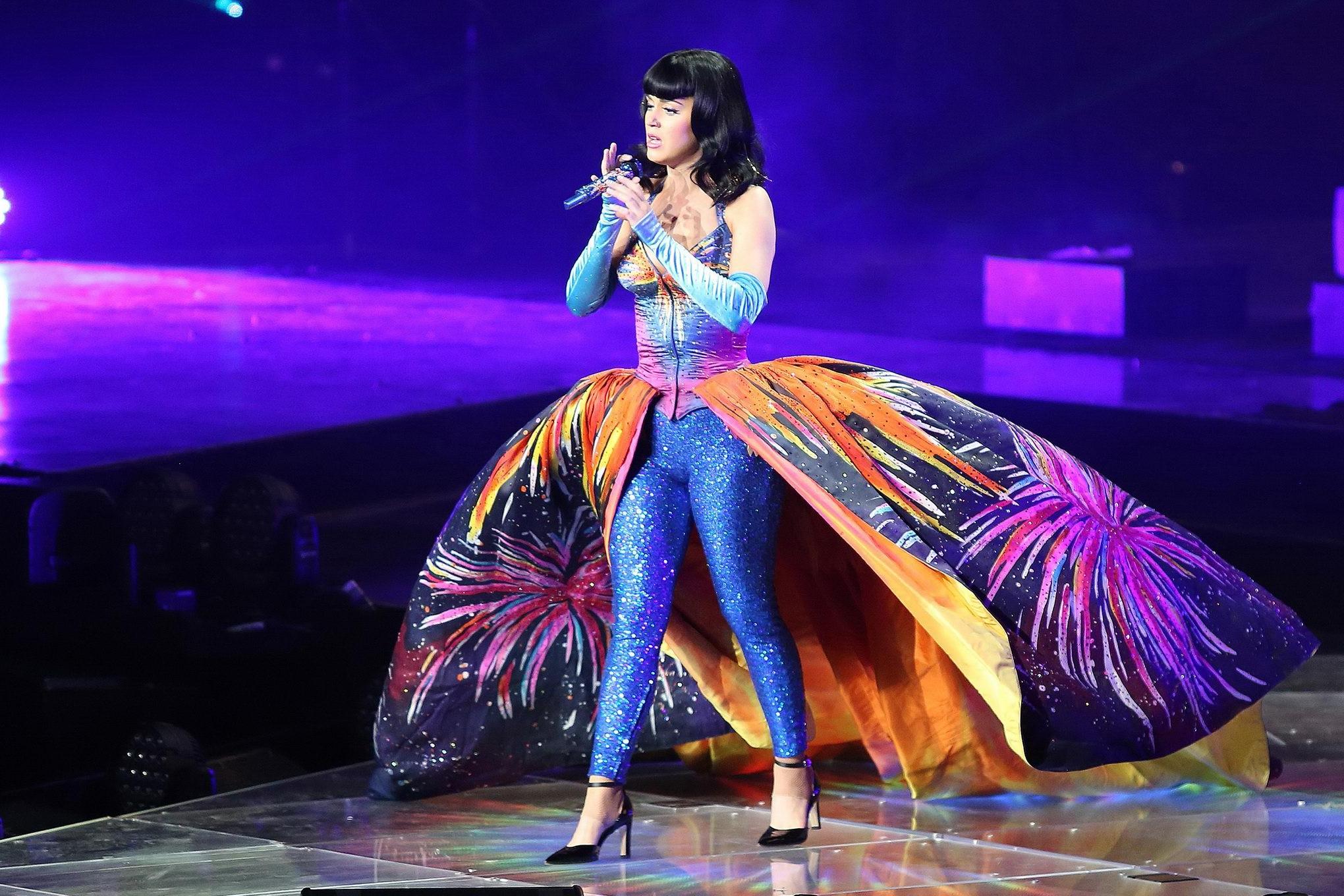 16P Katy Perry looking like a busty hentai character at her Prismatic concert tour i
