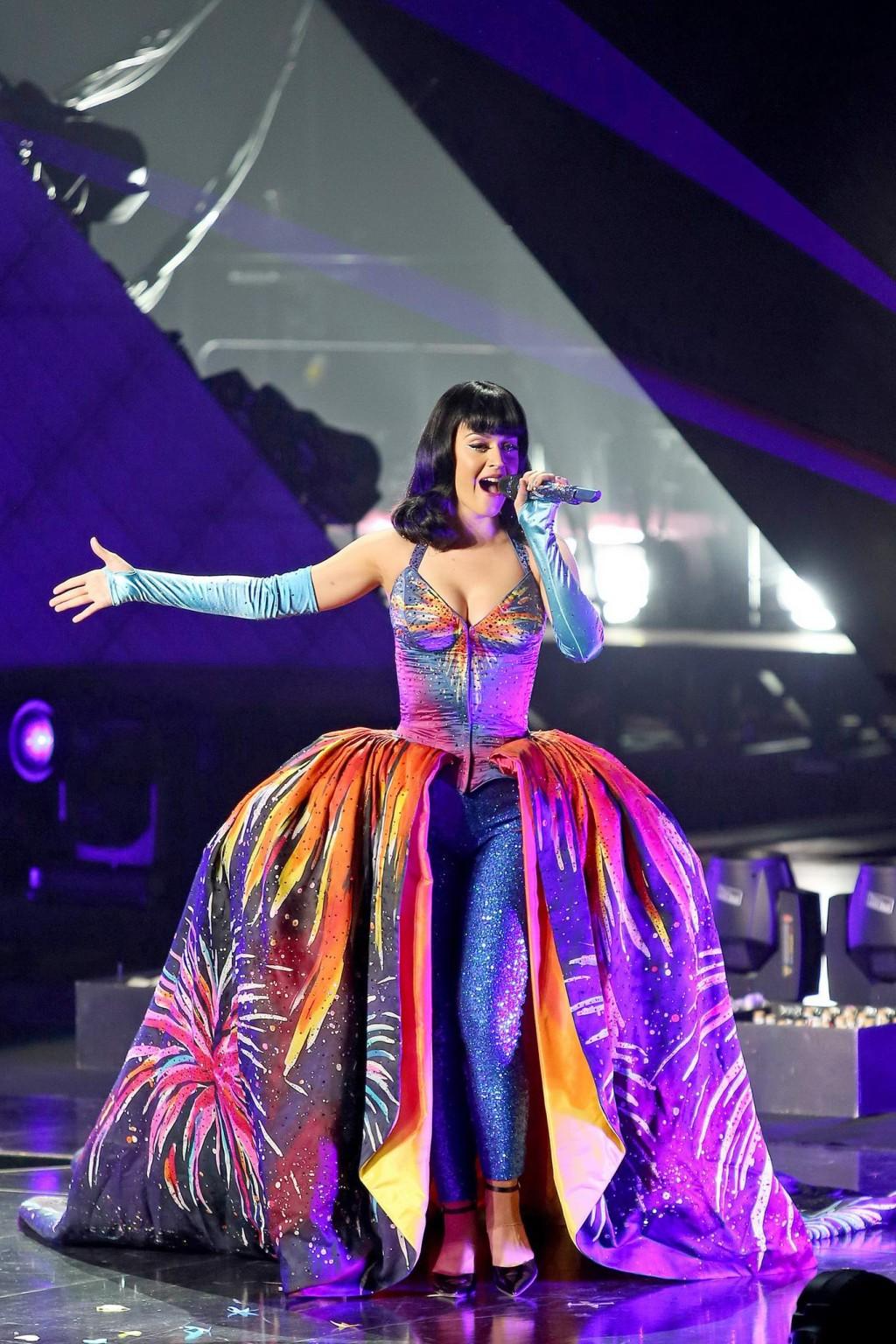 16P Katy Perry looking like a busty hentai character at her Prismatic concert tour i