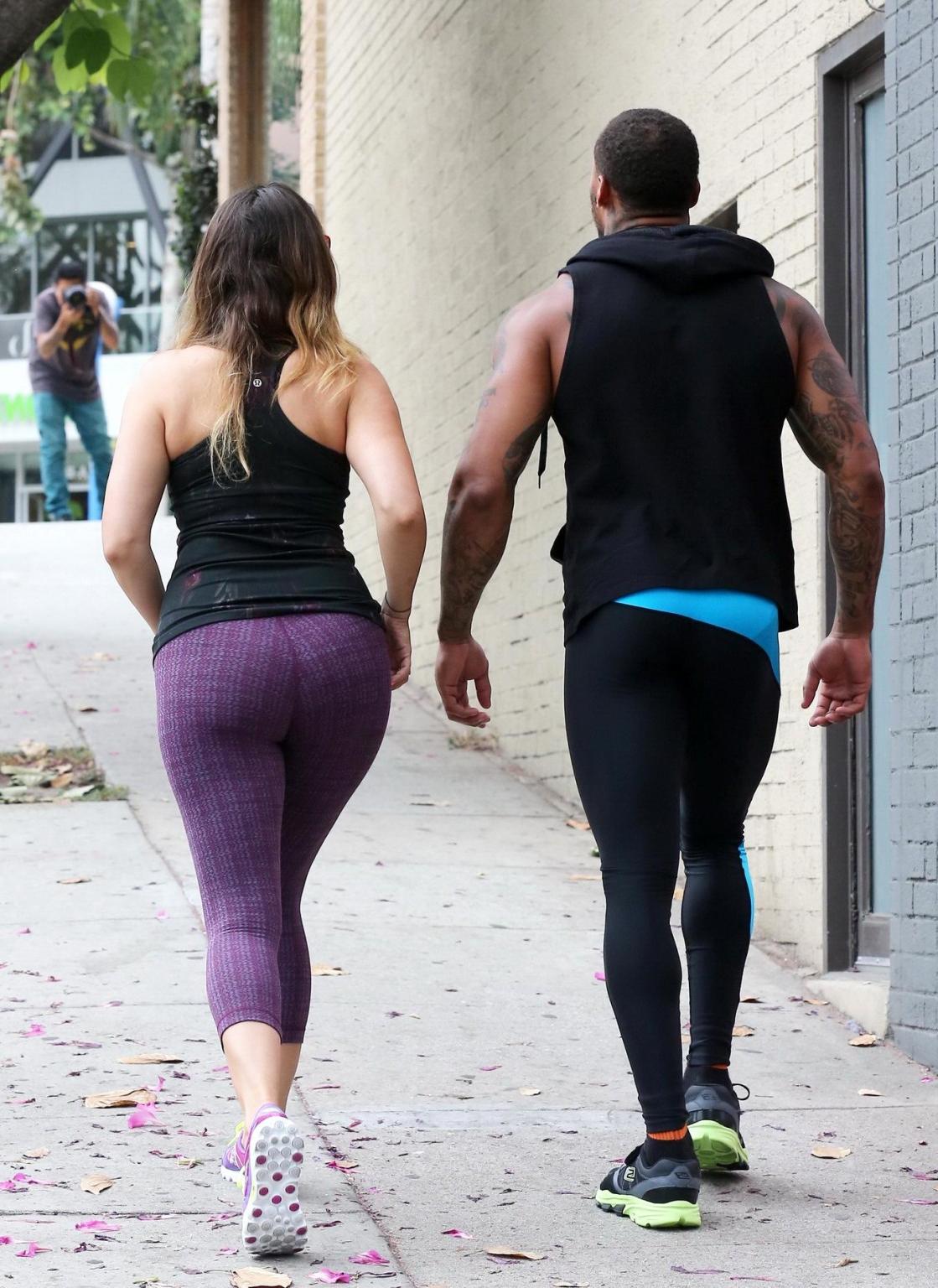 16P Kelly Brook shows off her ass and cameltoe in tights leaving a gym in West Holly