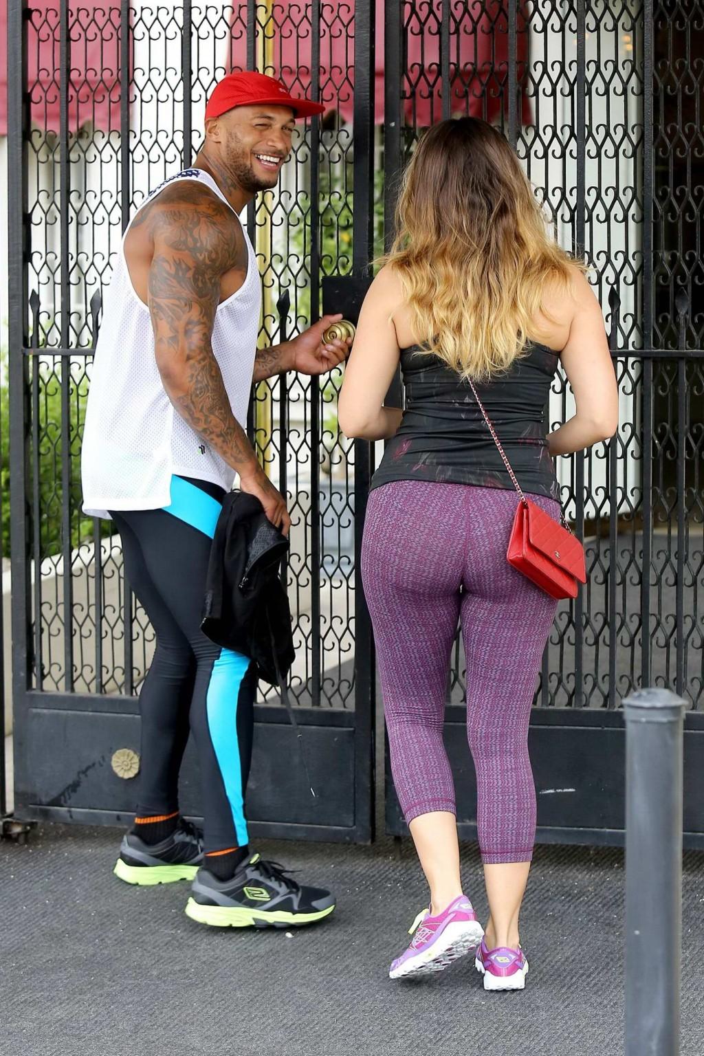 16P Kelly Brook shows off her ass and cameltoe in tights leaving a gym in West Holly