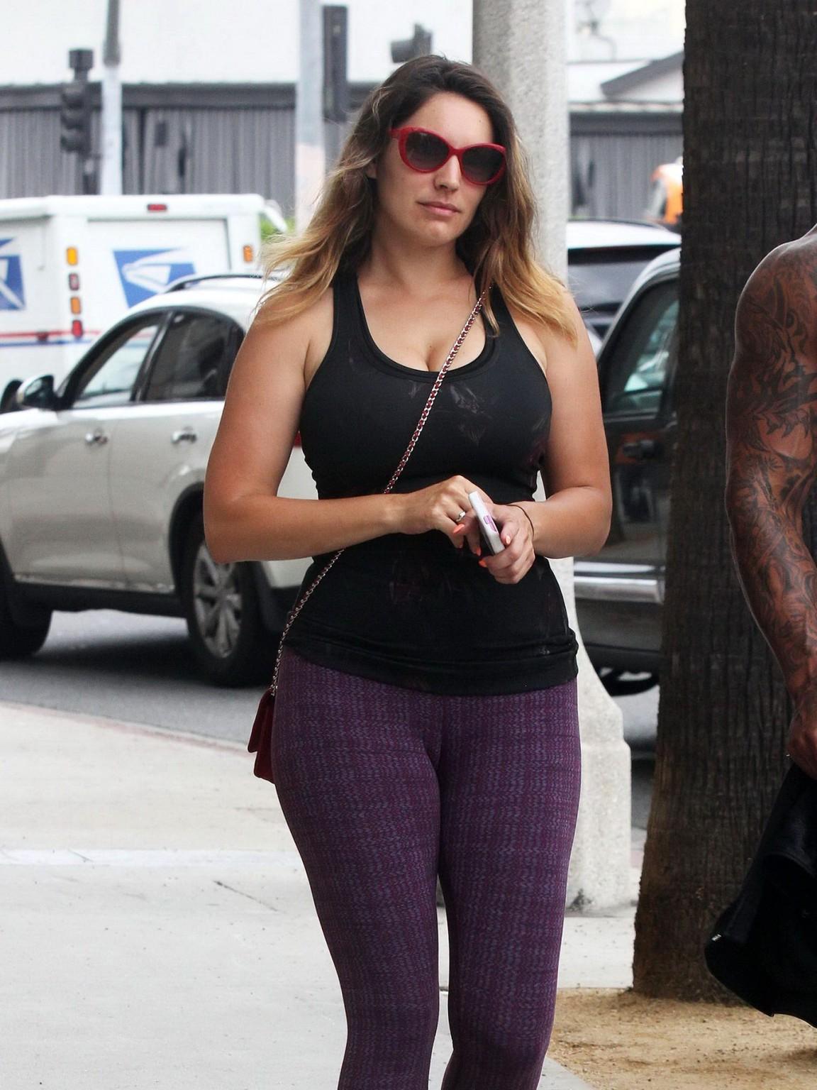 16P Kelly Brook shows off her ass and cameltoe in tights leaving a gym in West Holly