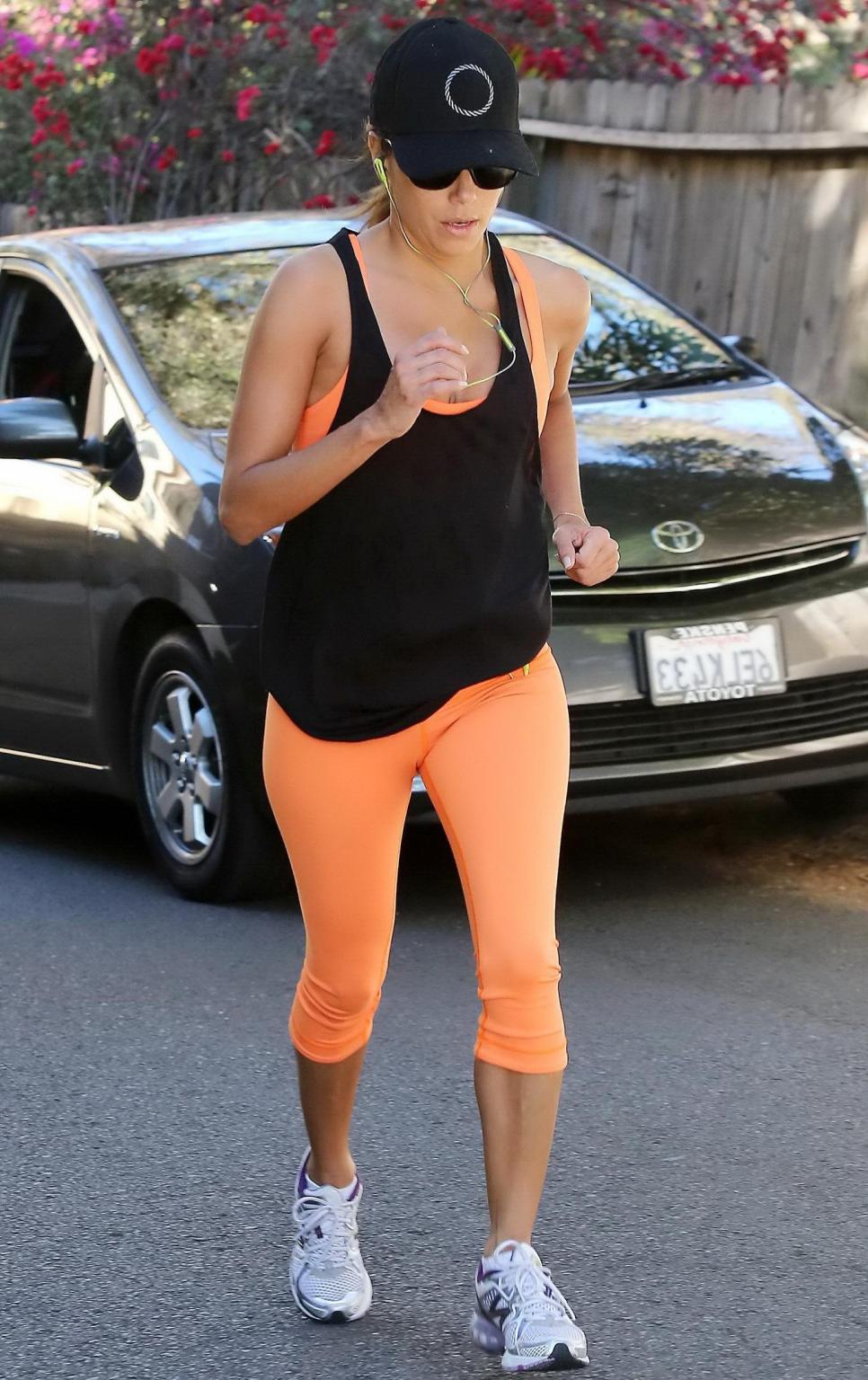 16P Eva Longoria jogging in tight sports outfit showing cleavage, ass  cameltoe out 
