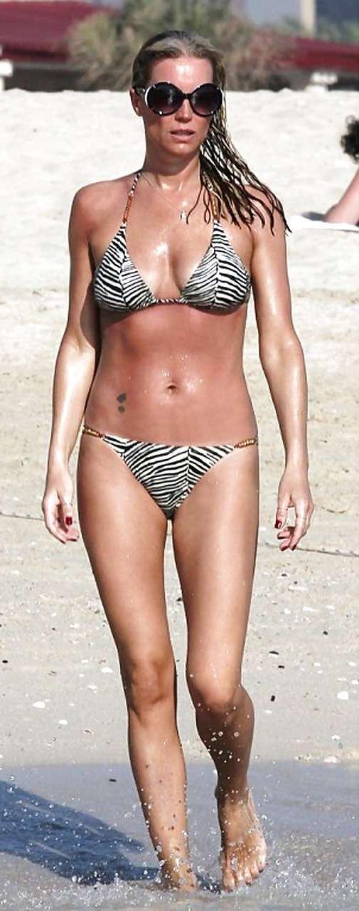 16P Denise Van Outen shows nice butt and hot body on beach