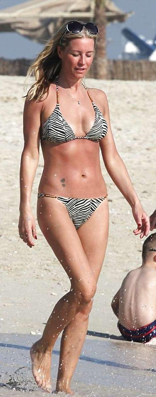 16P Denise Van Outen shows nice butt and hot body on beach