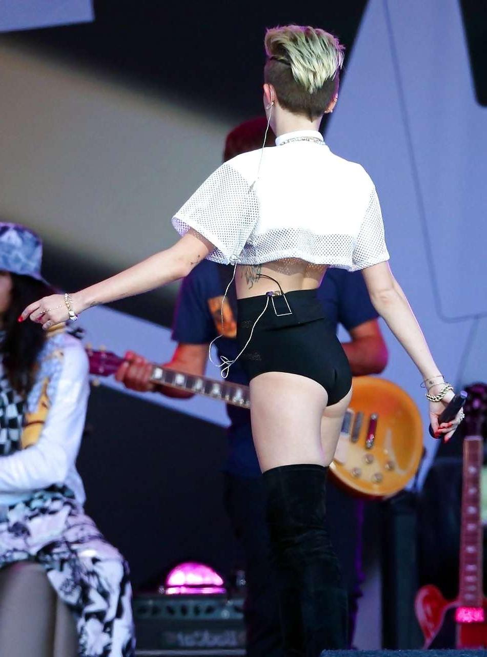 16P Miley Cyrus showing long legs and nice butt on stage