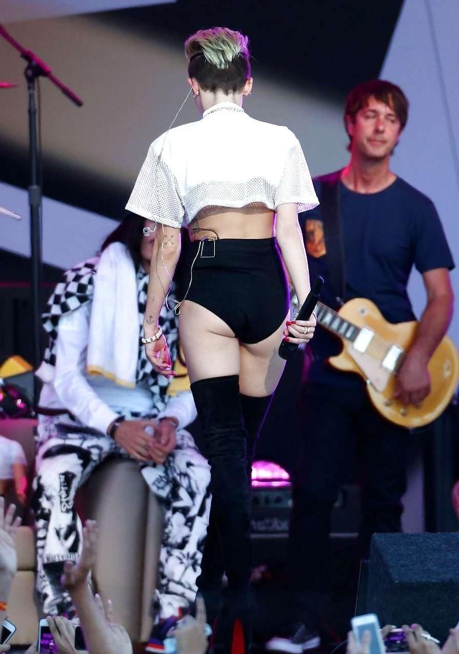 16P Miley Cyrus showing long legs and nice butt on stage
