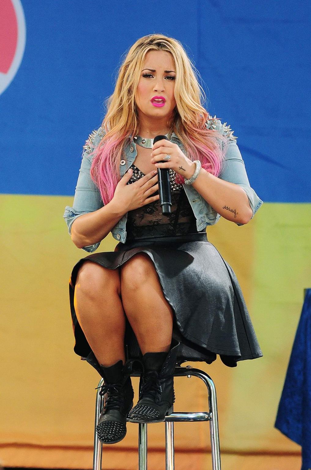 10P Demi Lovato upskirt while performing on Good Morning America at Central Park in 