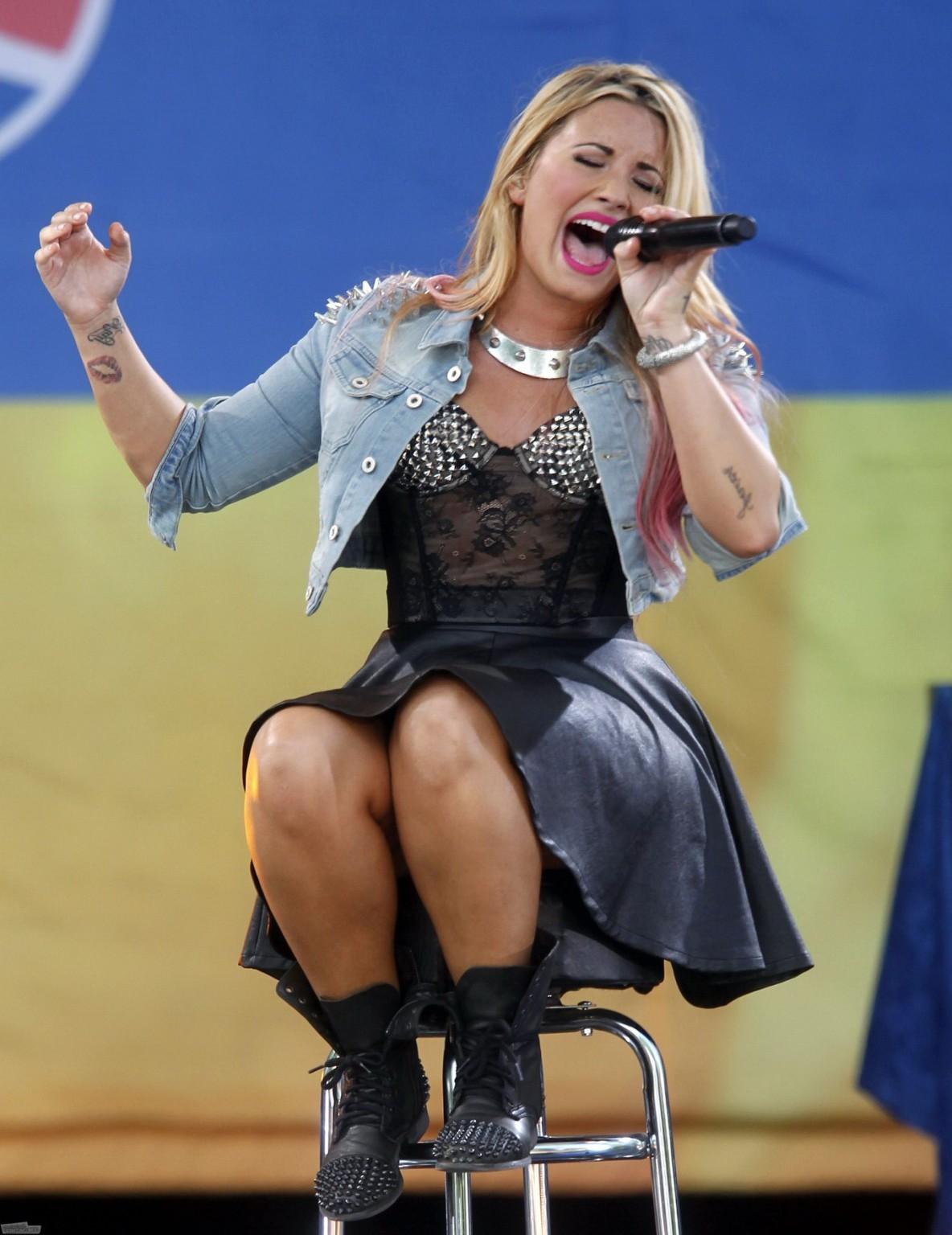 10P Demi Lovato upskirt while performing on Good Morning America at Central Park in 