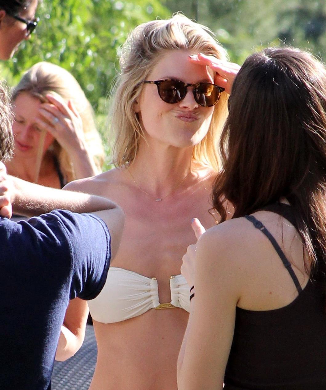 10P Ali Larter in bikini showing cameltoe at the pool in Malibu