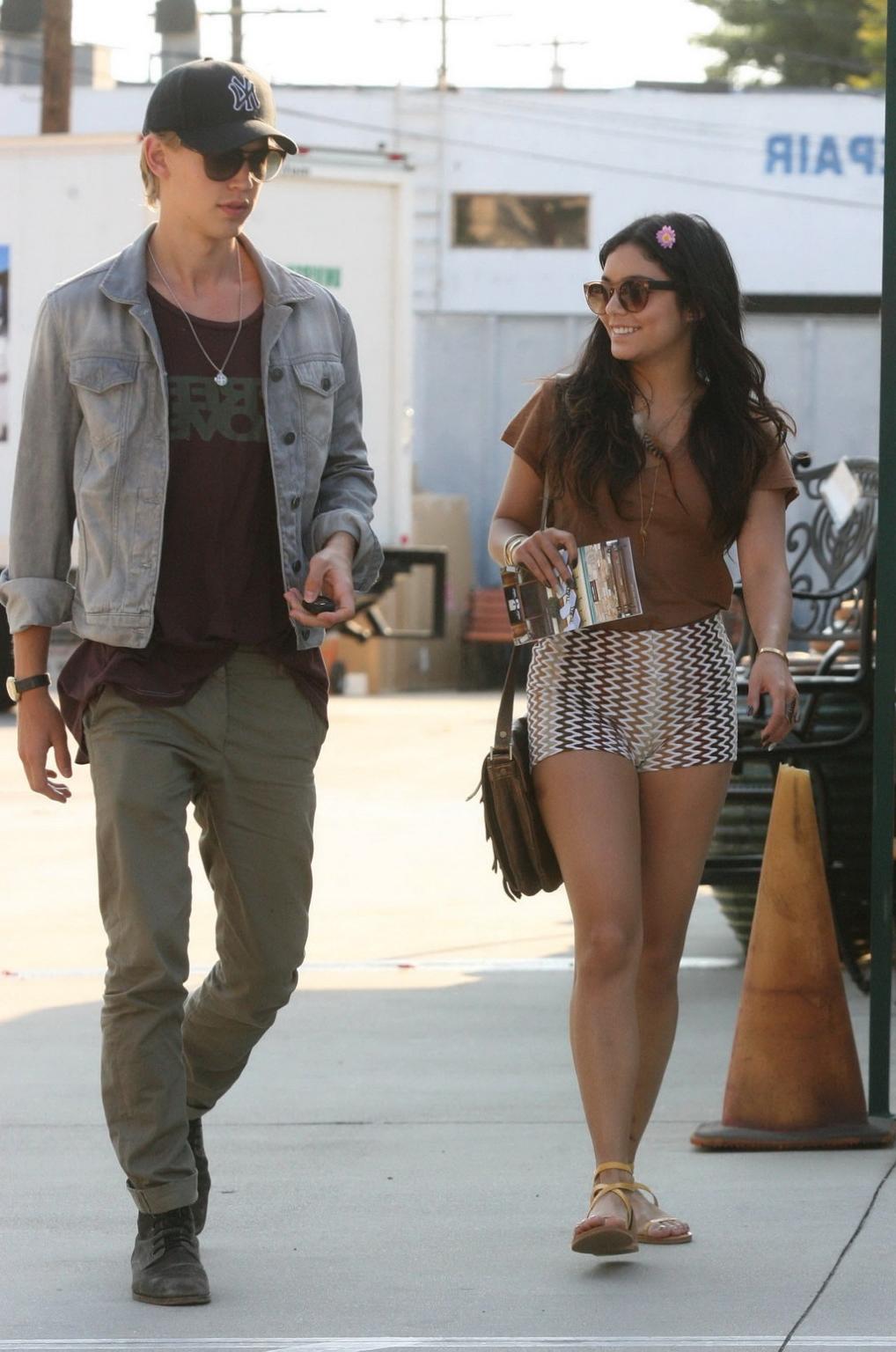 10P Vanessa Hudgens showing cameltoe in skimpy shorts and top out in Studio City