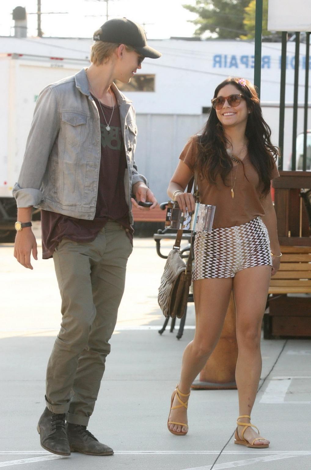 10P Vanessa Hudgens showing cameltoe in skimpy shorts and top out in Studio City