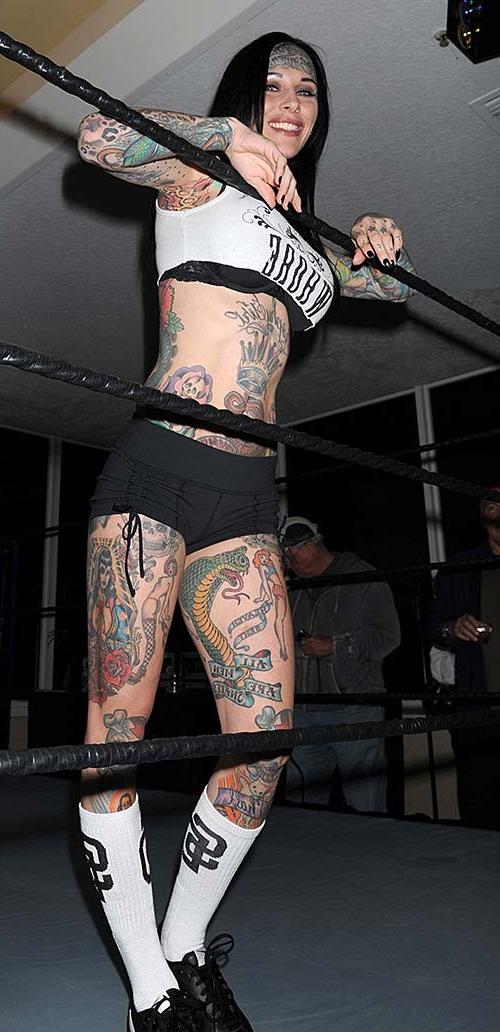 5P Michelle Bombshell exposing sexy body and hot ass in ring
