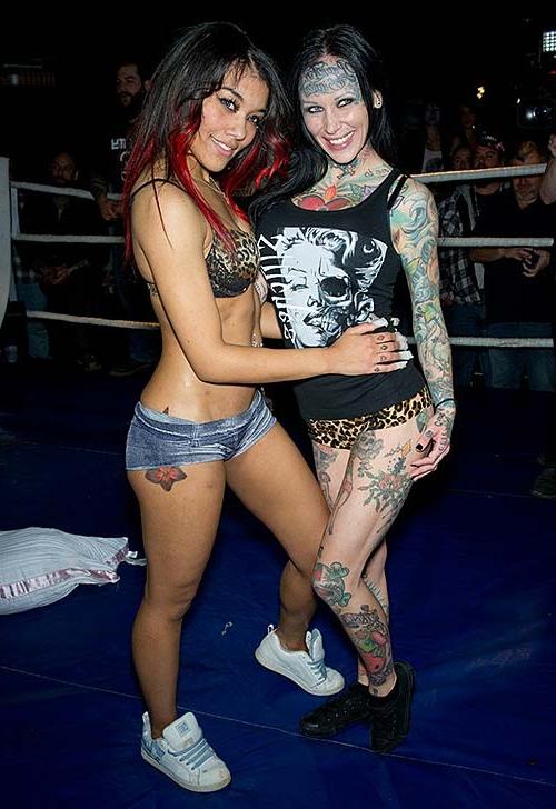 16P Michelle Bombshell showing her sexy tattooed body and lesbian kiss
