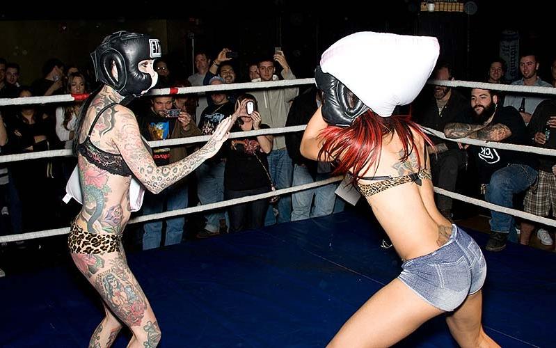 16P Michelle Bombshell showing her sexy tattooed body and lesbian kiss