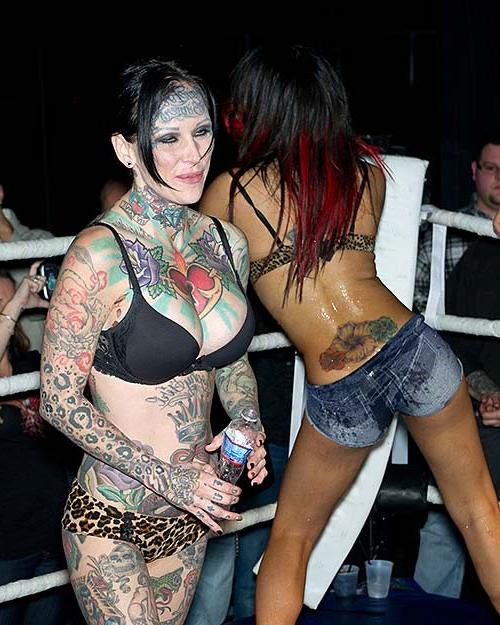 16P Michelle Bombshell showing her sexy tattooed body and lesbian kiss