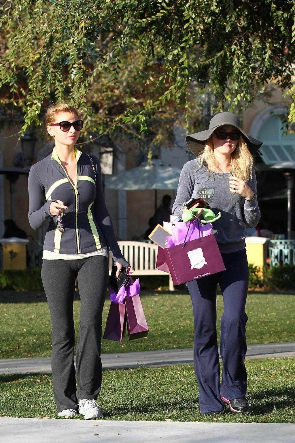 16P Alyson Michalka shows off her ass  cameltoe wearing tight sweatpants in Calabasa