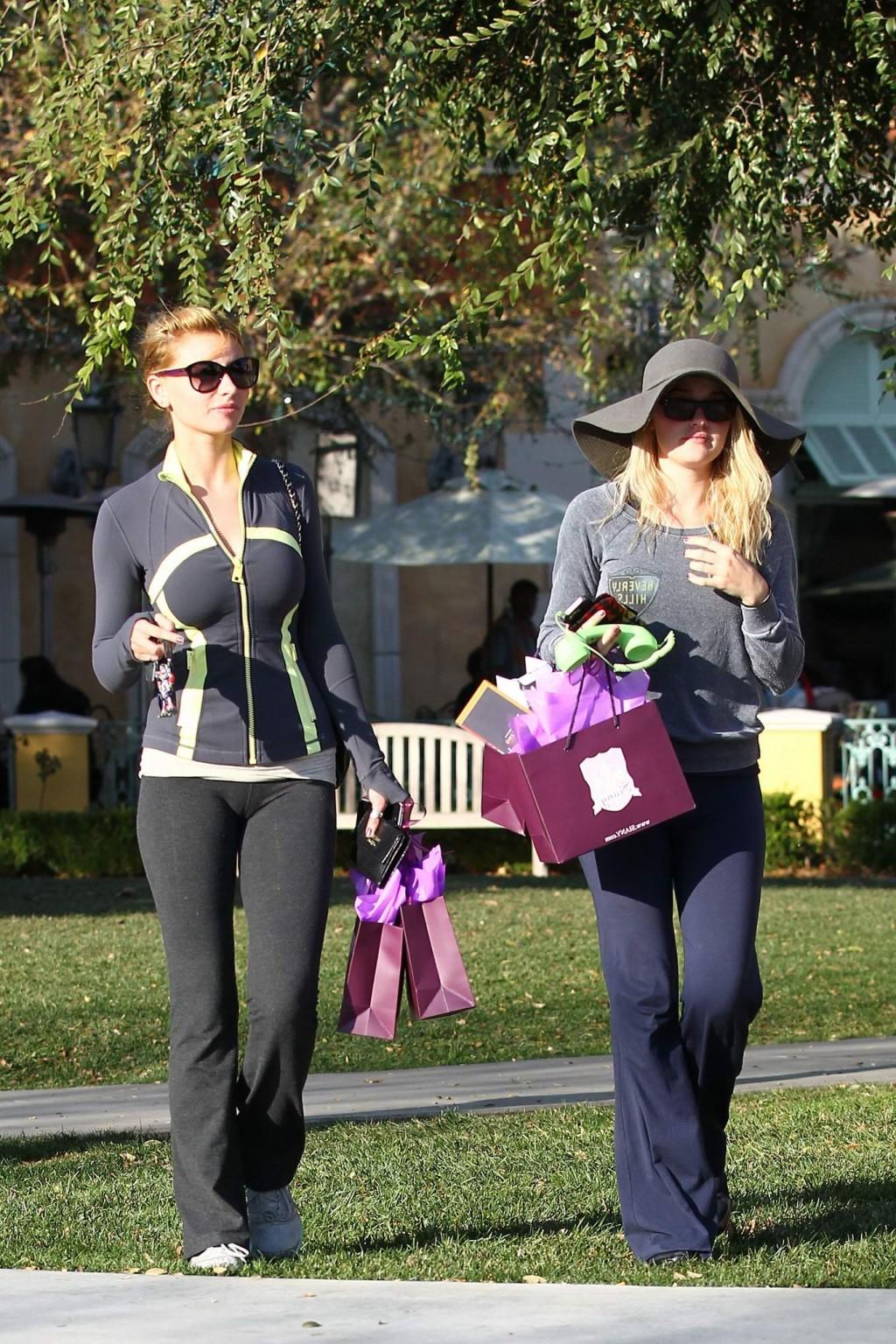16P Alyson Michalka shows off her ass  cameltoe wearing tight sweatpants in Calabasa