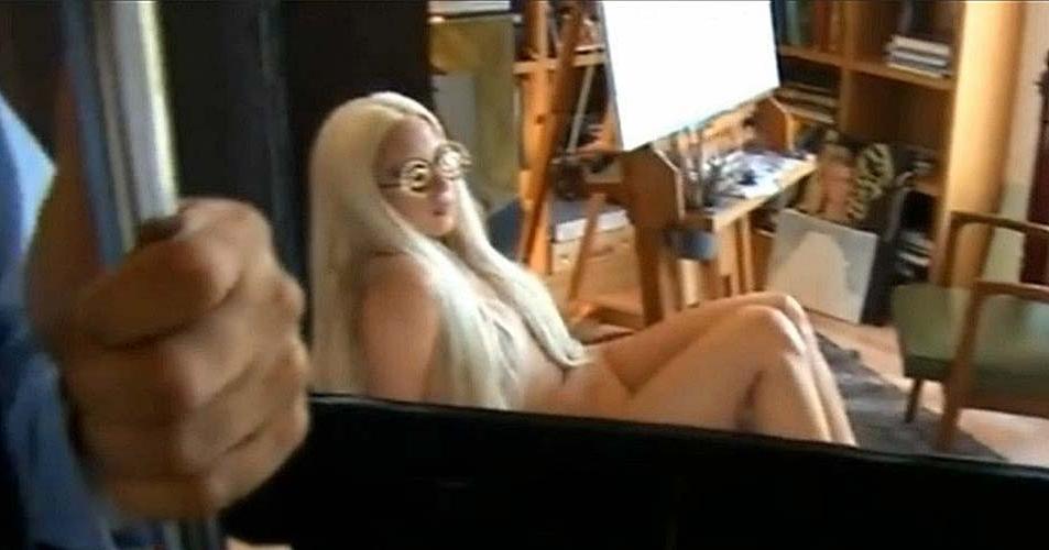16P Lady Gaga exposing her totally nude body and huge boobs behind stage