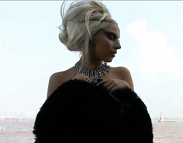 16P Lady Gaga exposing her totally nude body and huge boobs behind stage
