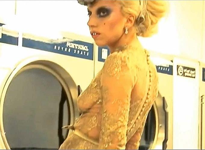 16P Lady Gaga exposing her totally nude body and huge boobs behind stage